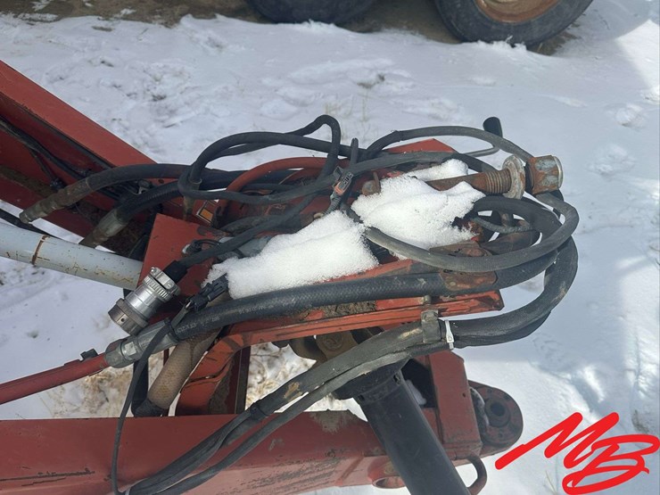 hesston-4900-image-79