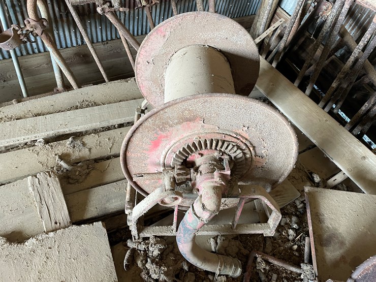 #6066-•-(2)-hydraulic-hose-reels-image-6