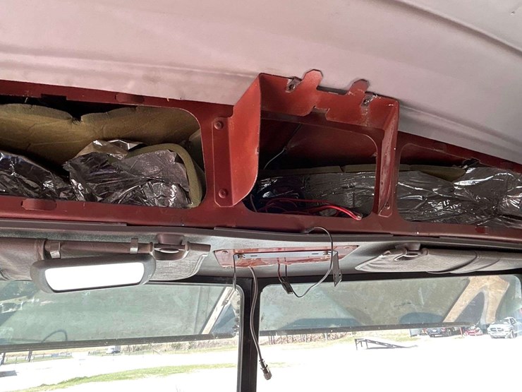 2006-peterbilt-379-image-21