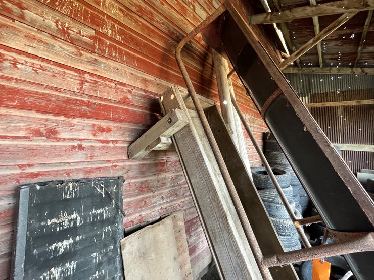 #6083-•-(2)-feed-troughs-image-11