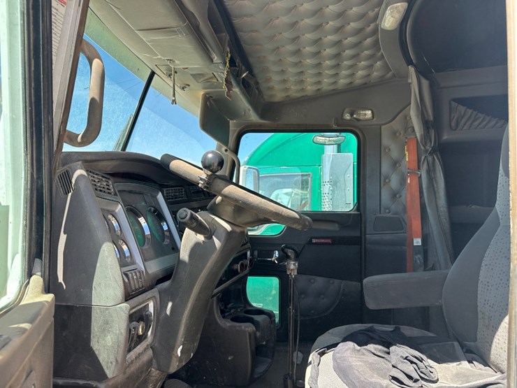 2013-kenworth-unknown-image-8