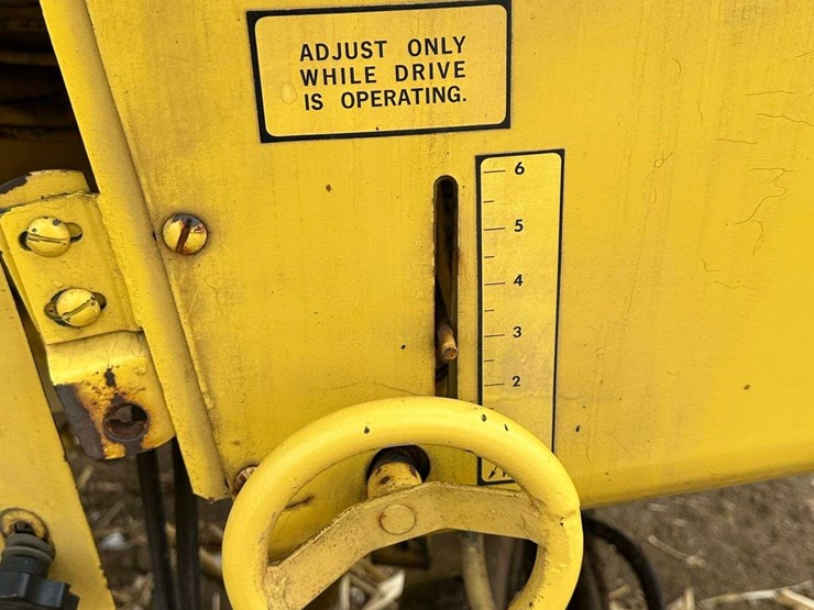 new-holland-70-image-26