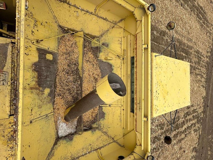 new-holland-70-image-43