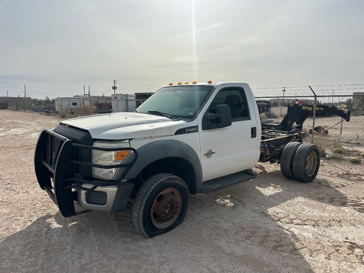 2011-ford-f550-image-1