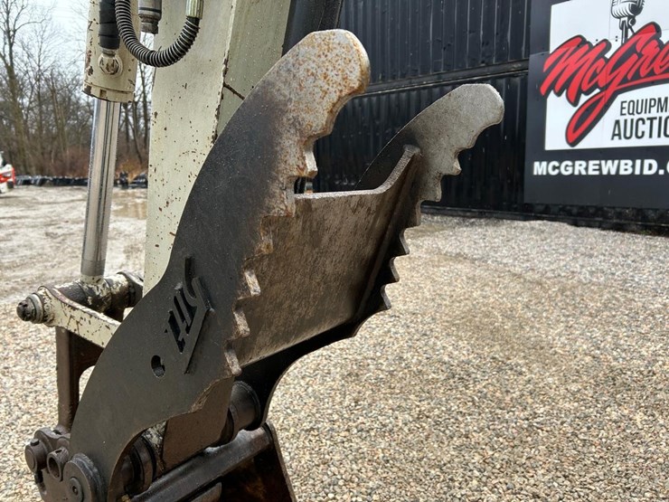 2015-takeuchi-tb260-image-9