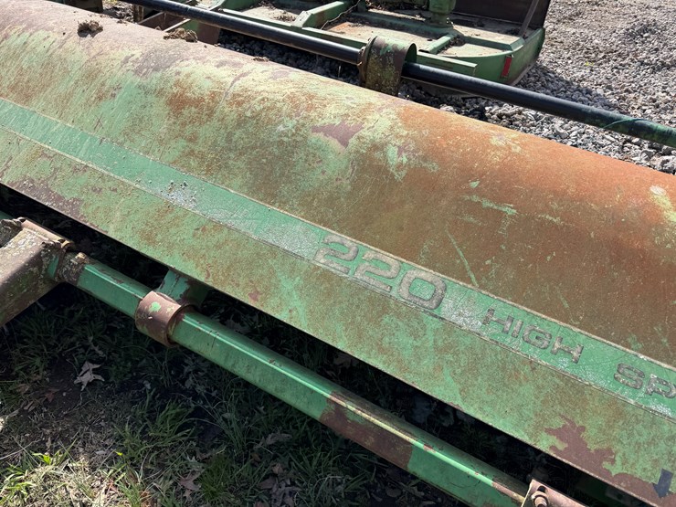 john-deere-220-image-15