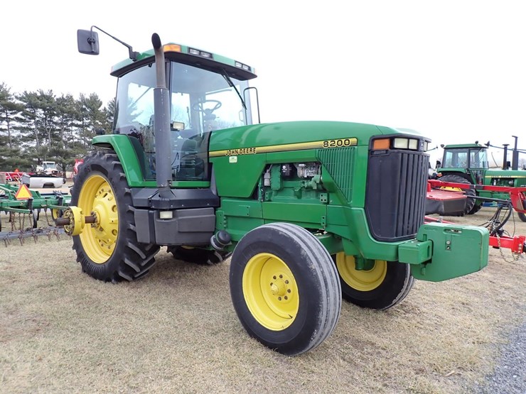 john-deere-8200-image-3