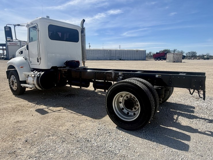 2016-peterbilt-337-image-7