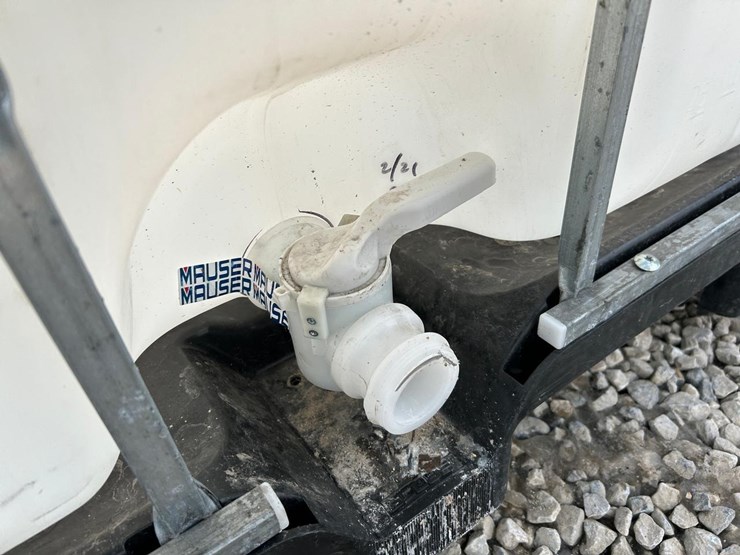 water-tank-tote-image-6