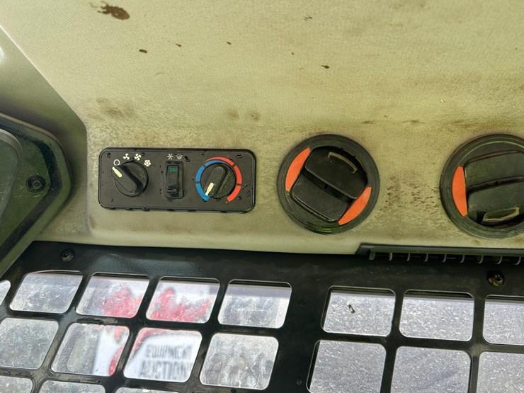 2020-bobcat-t76-image-24