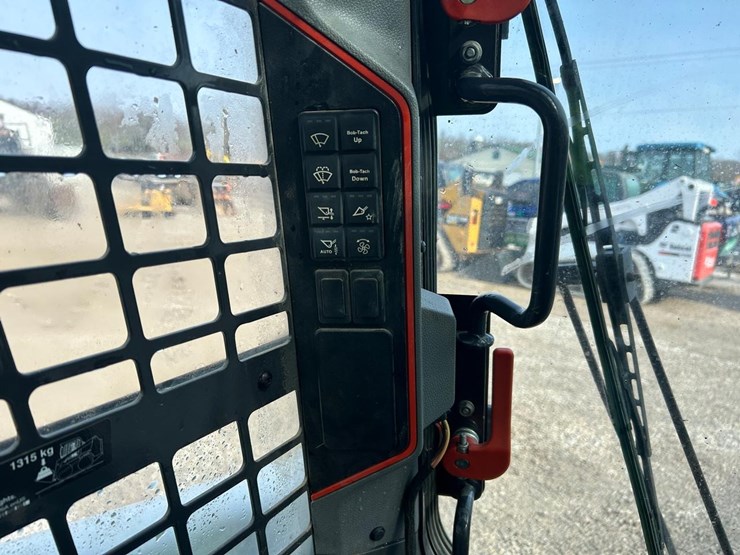 2020-bobcat-t76-image-26