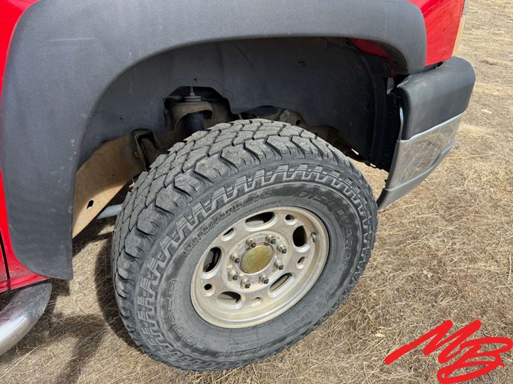 2004-chevrolet-silverado-2500-image-25