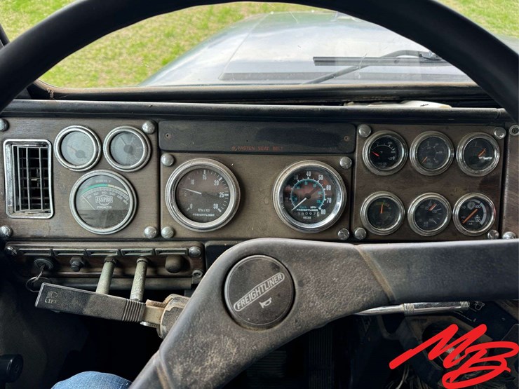 1990-freightliner-fld120-image-22