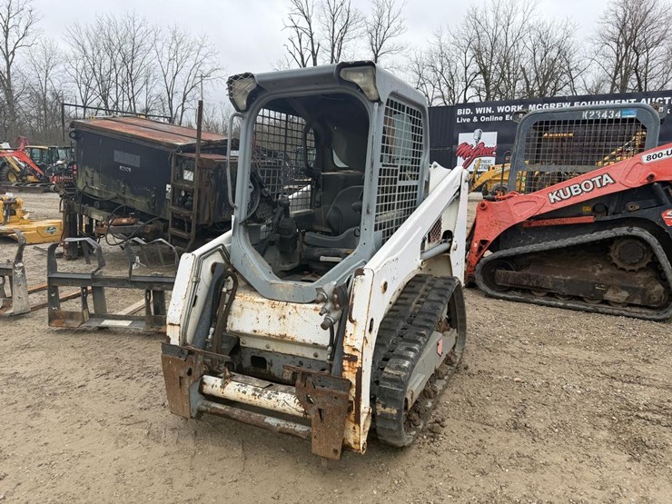2016-bobcat-t450-image-8