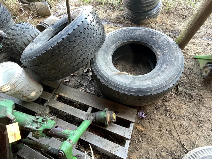 #6081-•-(2)-kumho-tires-image-1