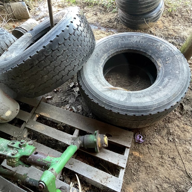 #6081 • (2) Kumho Tires