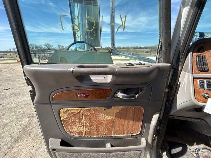 2006-peterbilt-379-image-12