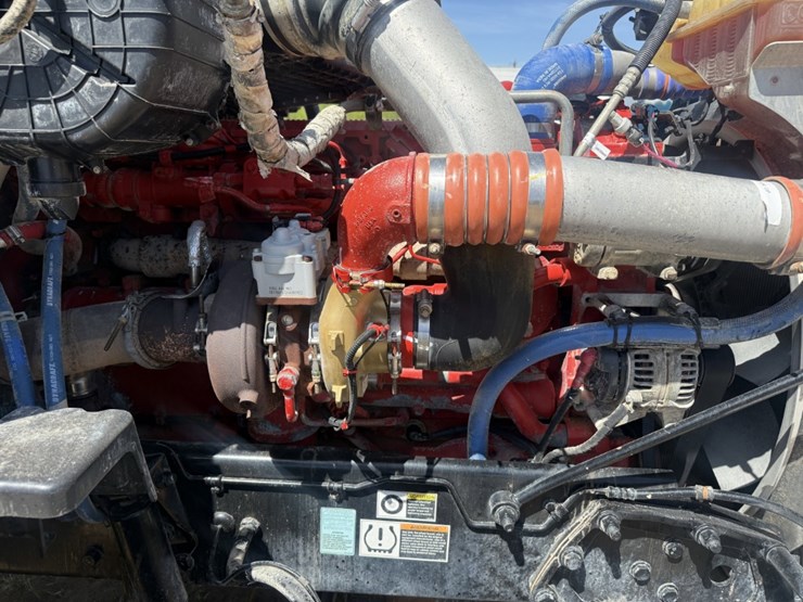 2018-peterbilt-567-image-10