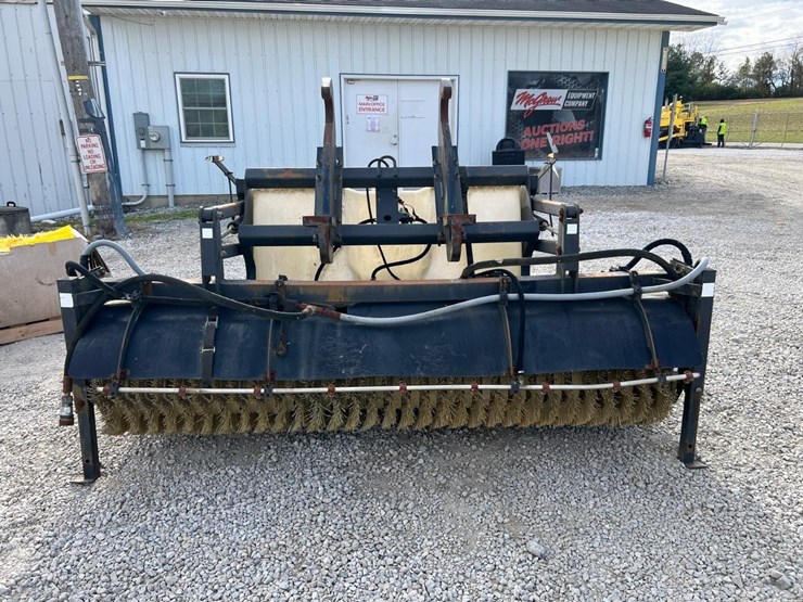 caterpillar-100-image-8