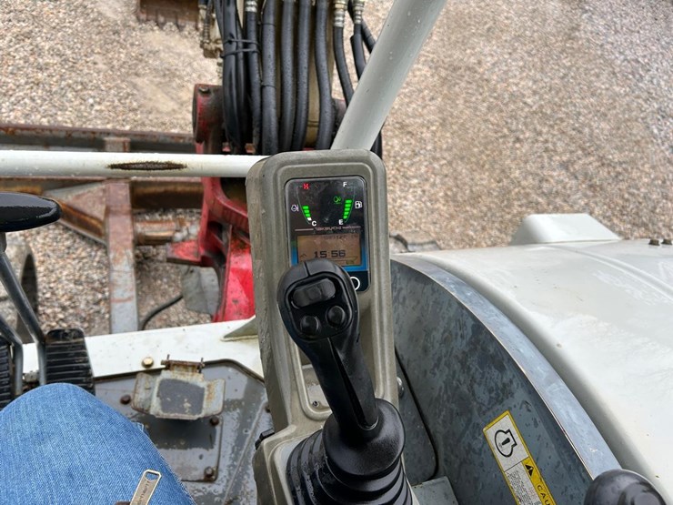 2015-takeuchi-tb260-image-20