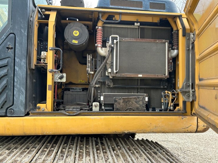 caterpillar-320e-image-15