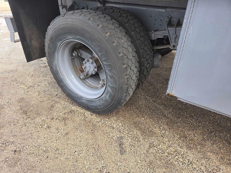 international-4700-image-13