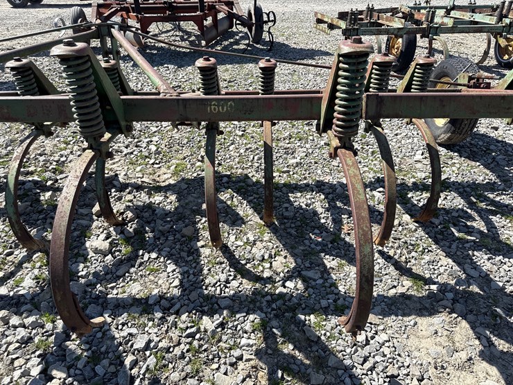 john-deere-17-image-10