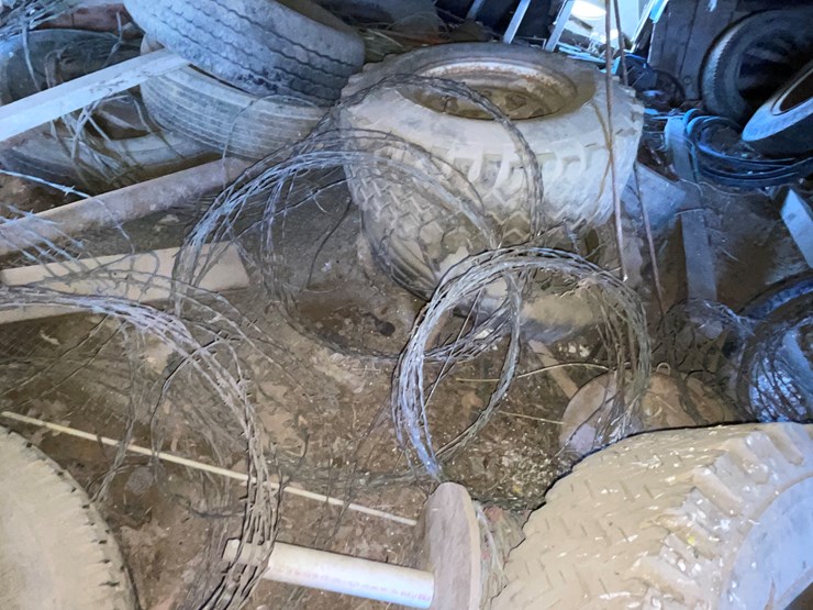 #6091-•-spools-of-barbed-wire-image-4