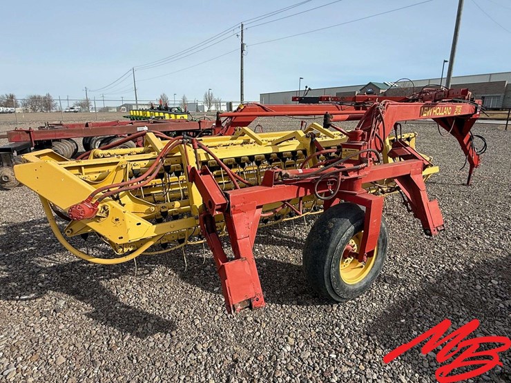 new-holland-216-image-3