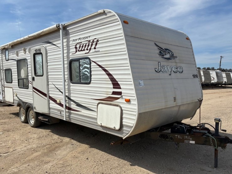 2014-jayco-jayfeather-travel-trailer-image-2