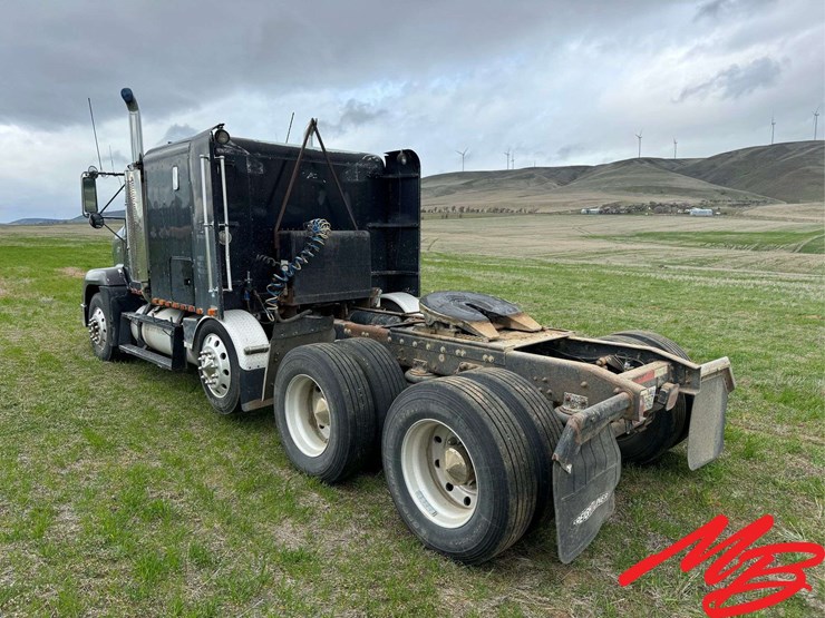 1990-freightliner-fld120-image-11