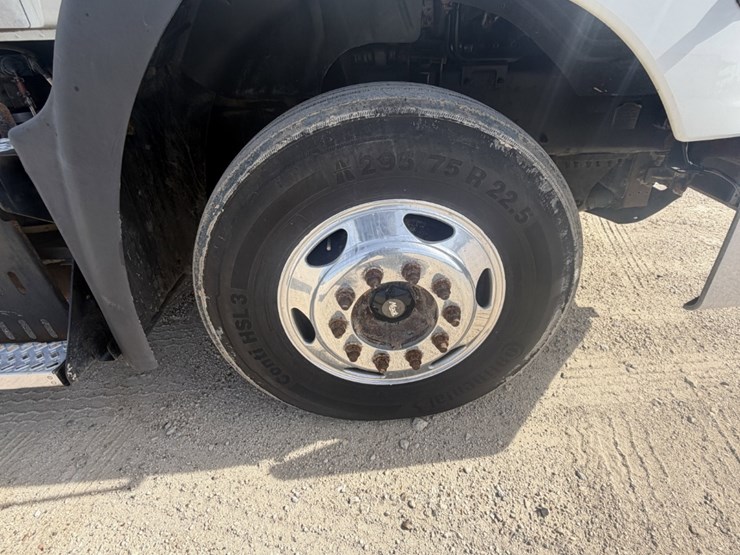 2010-mack-cxu-tri-axle-image-17