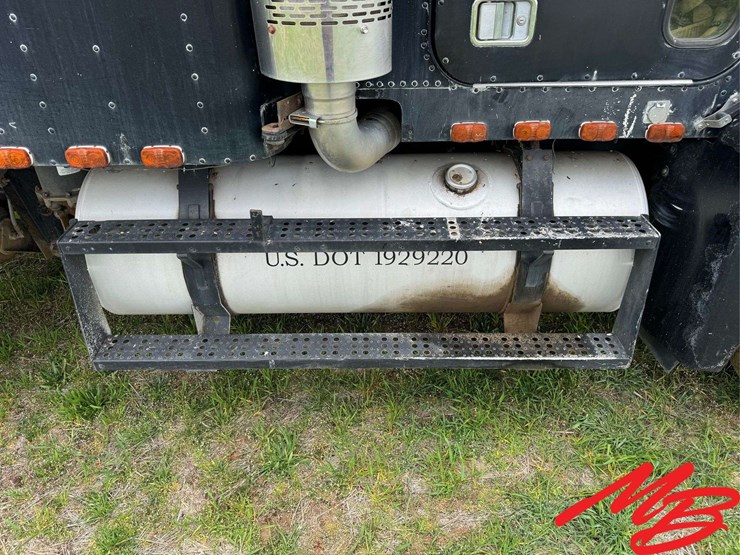 1990-freightliner-fld120-image-5