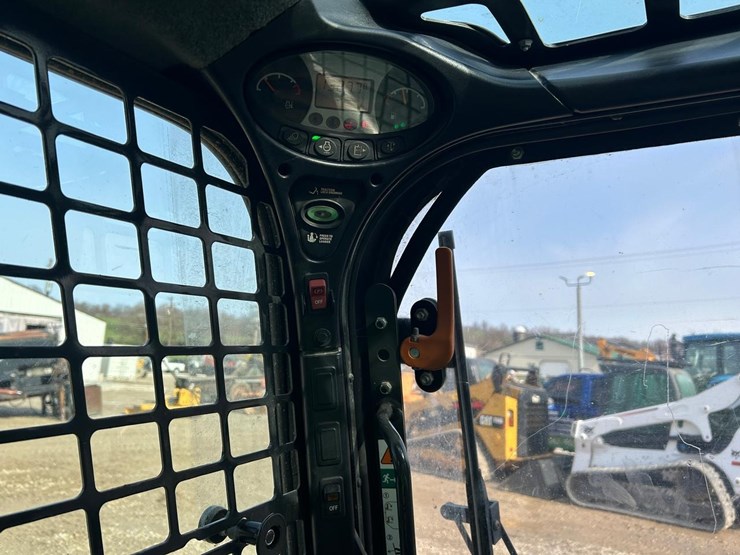 2023-bobcat-t770-image-28