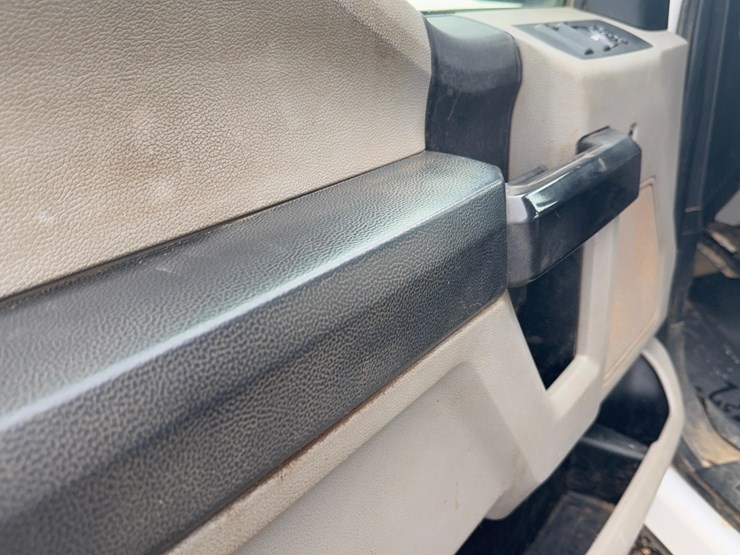 2018-ford-f350-xl-image-28