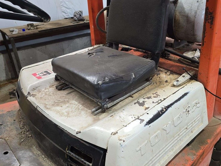 toyota-forklift-,9247-hours,-lp,-4600lb-machine,-side-shift,-3-stage-image-8