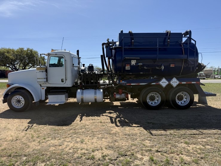 2013-peterbilt-367-image-8