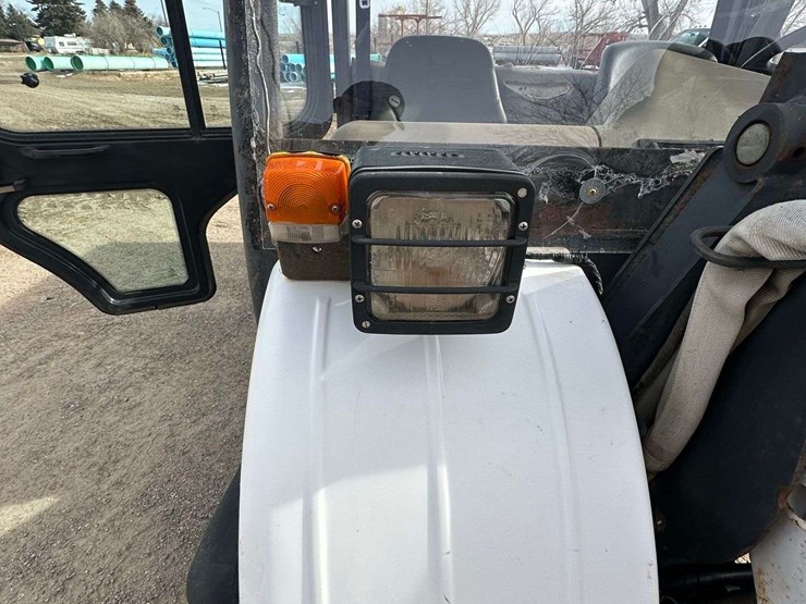 2005-bobcat-toolcat-5600-image-17