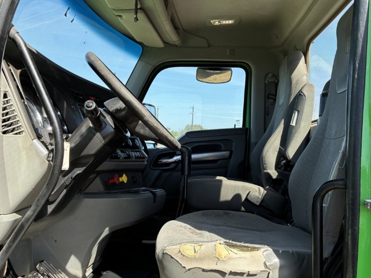 2019-kenworth-t880-image-8