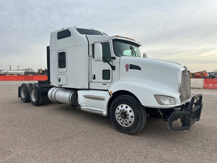 2013-kenworth-t660-image-3