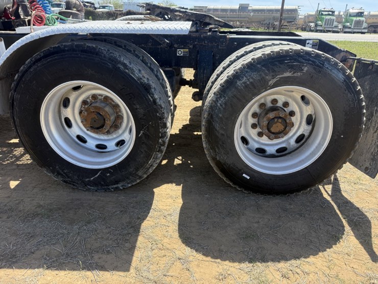 2013-peterbilt-367-image-15