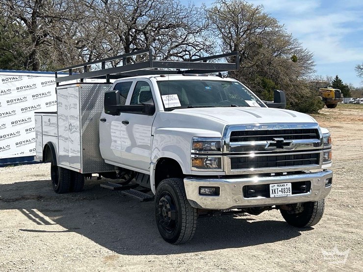 2022-chevrolet-silverado-6500hd-image-2