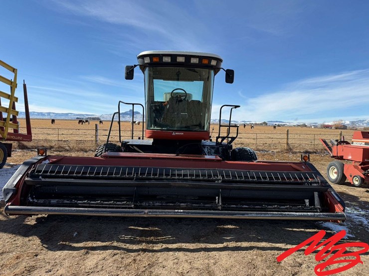 hesston-8450-image-10