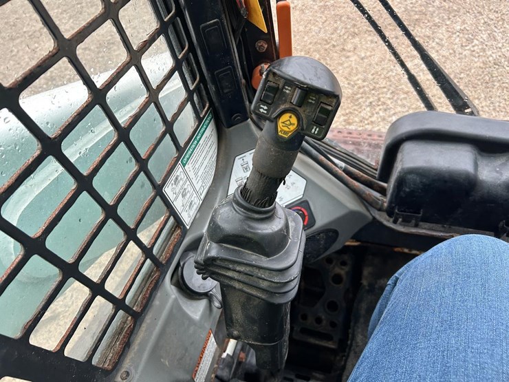 2017-bobcat-s650-image-24