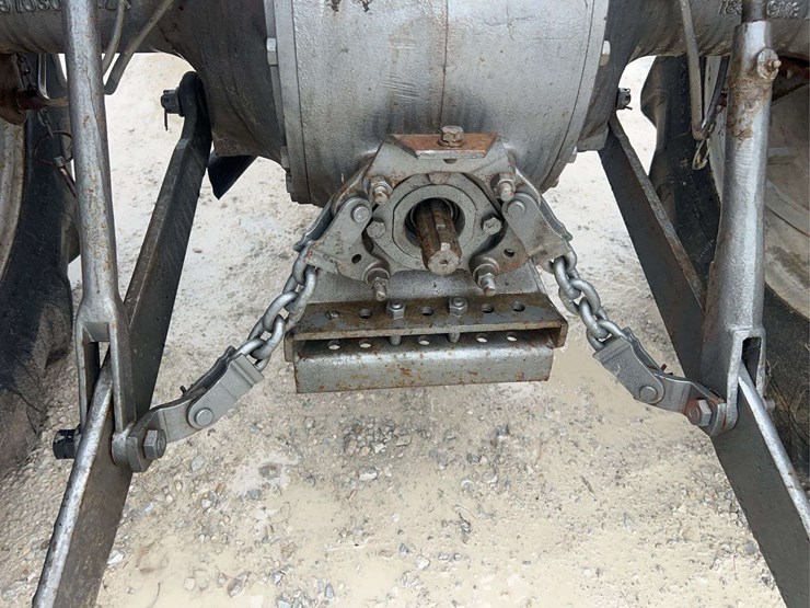 massey-ferguson-135-image-39