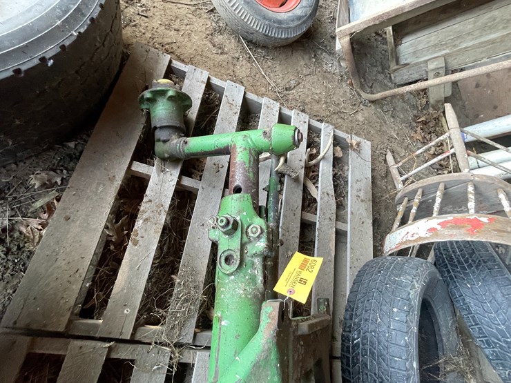 #6082-•-john-deere-front-axle-for-wide-front-image-11