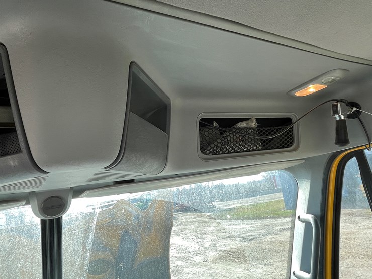 #6036-•-2009-freightliner-semi-(wi-title-in-delay)-image-41