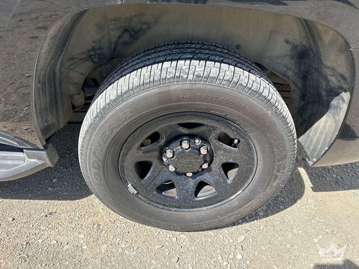 2017-chevrolet-tahoe-image-24