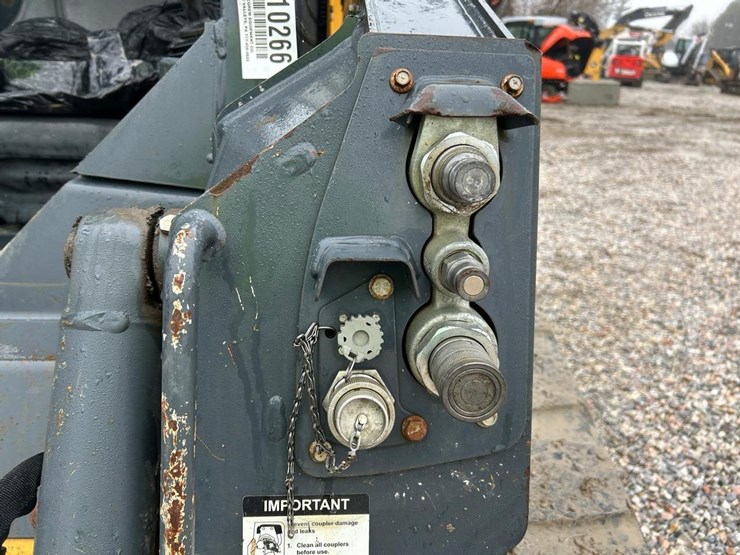 2020-deere-317g-image-11