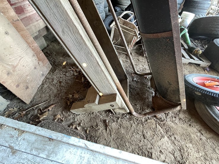 #6083-•-(2)-feed-troughs-image-10